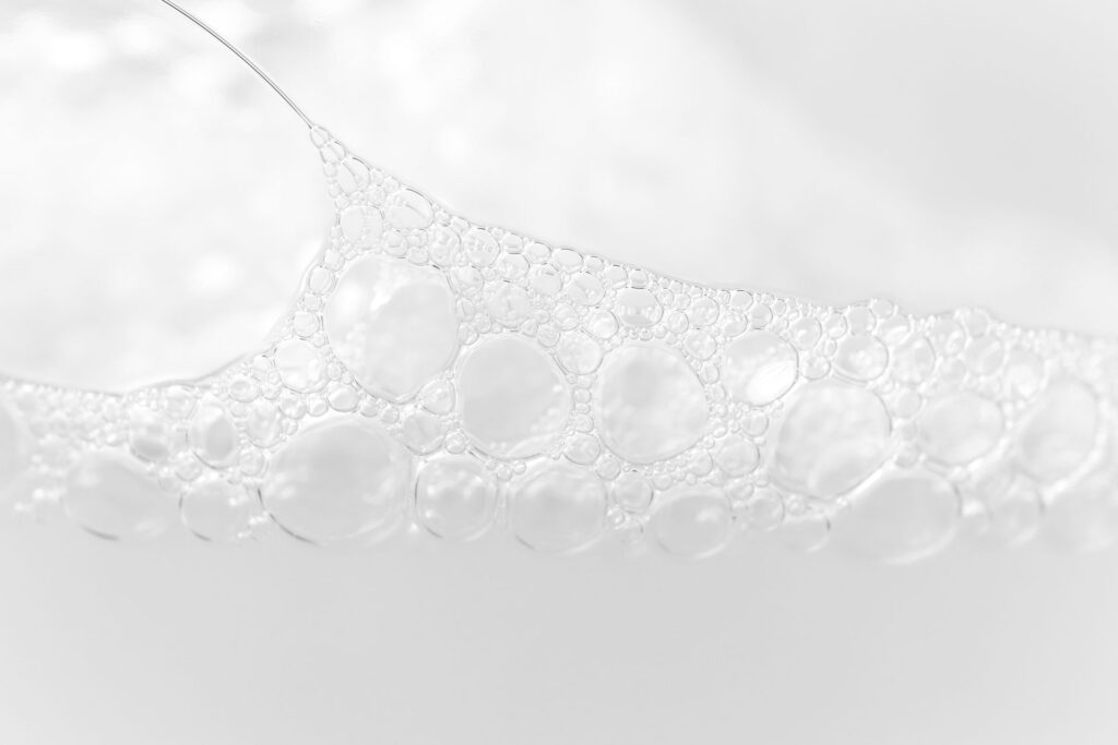 Close-up foam bubbles texture from soap, shampoo or cleanser on © Adobe Stock