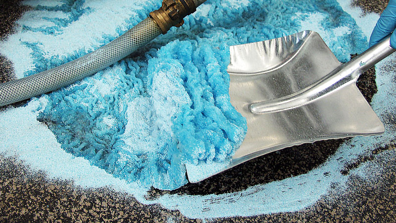 BLUESORB® Plus - Der intelligente Öl- und Chemikalienbinder / The clever oil and chemical absorbent © BIOMONTAN GmbH